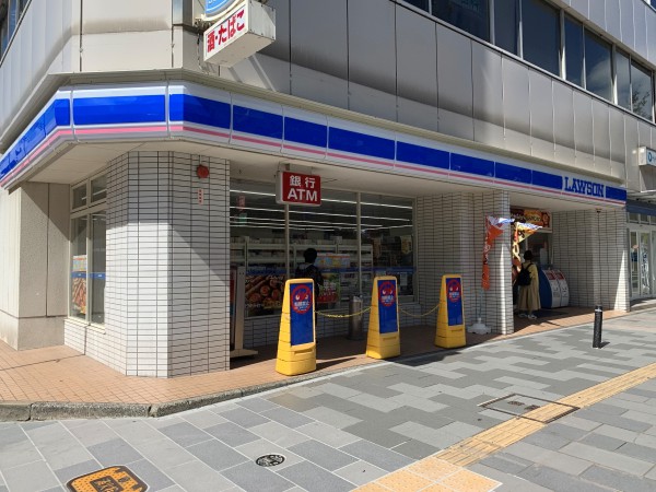 ローソンさん　ふれあい通り入口